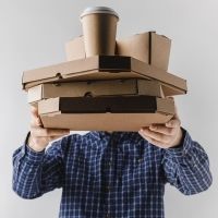Налоговая служба дала разъяснения о возможности привлекать службам по доставке еды самозанятых